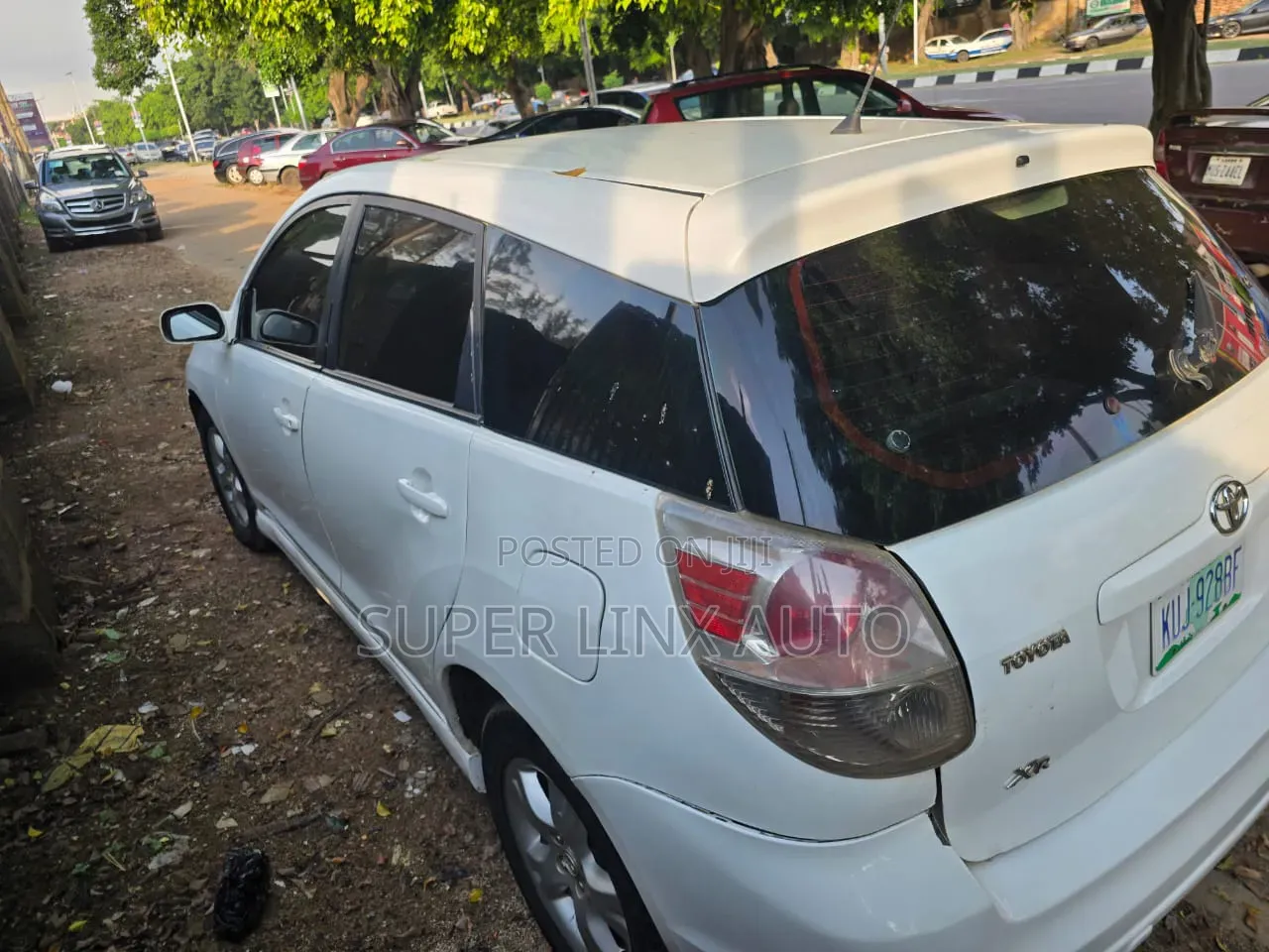Toyota Matrix 2005 White
