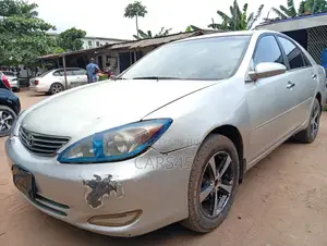 Toyota Camry LE 4dr Sedan (2.4L 4cyl 5M) 2002 Silver