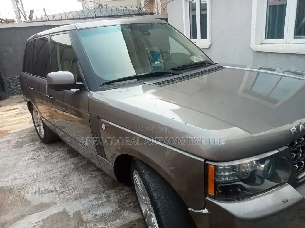 Land Rover Range Rover 2010 Gray