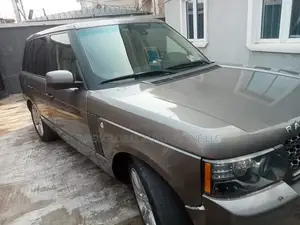 Land Rover Range Rover 2010 Gray