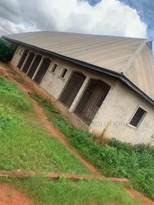 5bdrm Block of Flats in Uhunmwonde for sale