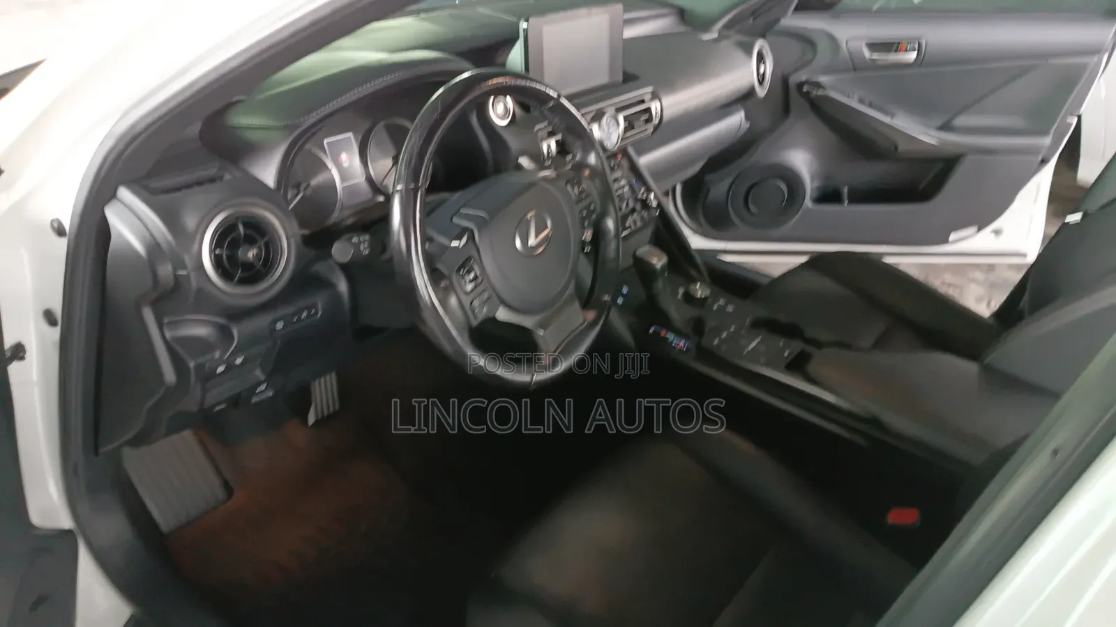 Lexus IS 300 AWD 2024 White
