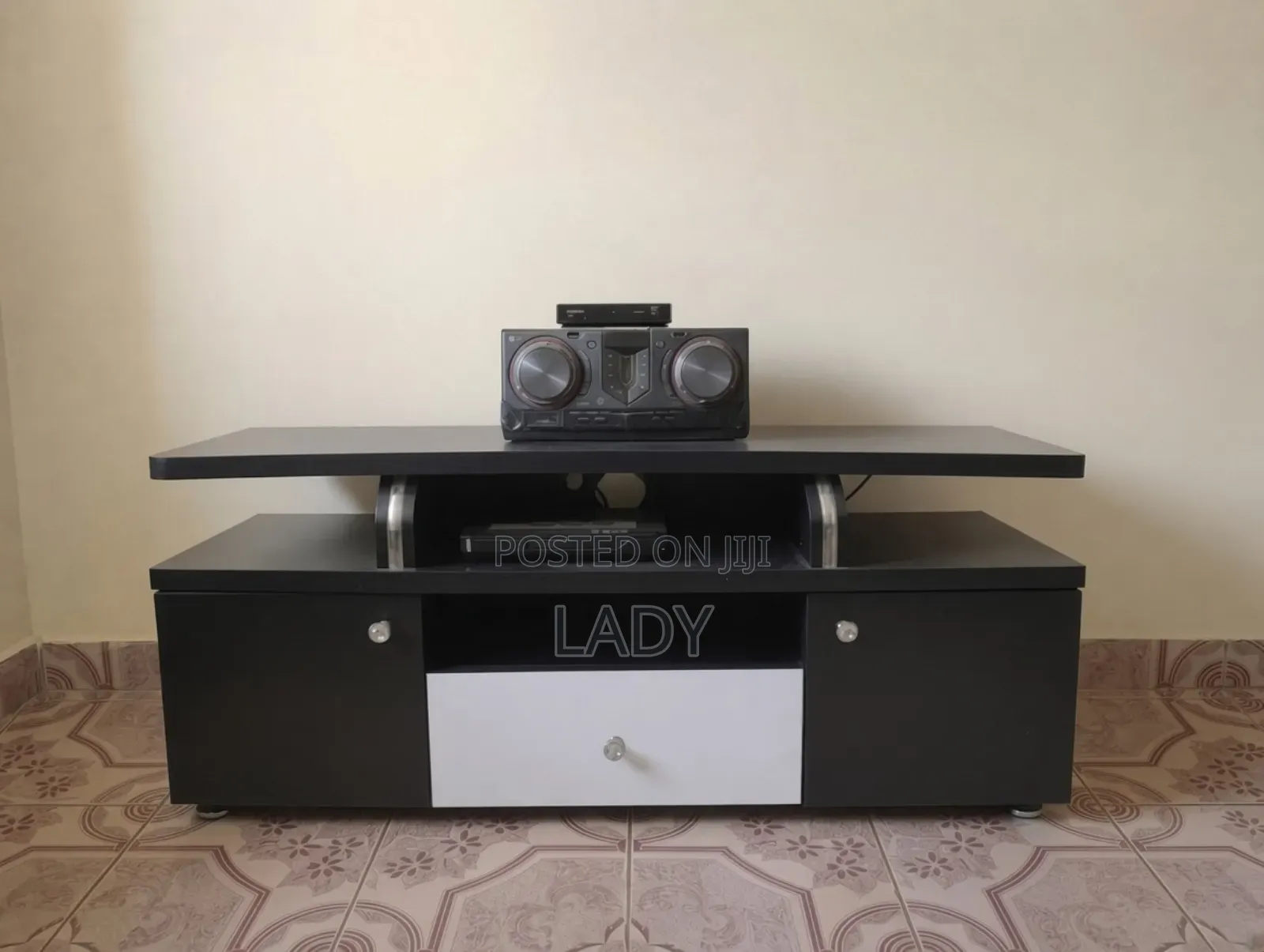 32' Led TV , Console