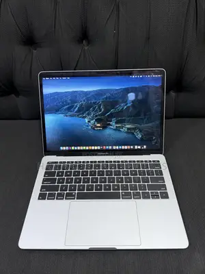 Laptop Apple MacBook Pro 2017 16GB Intel Core i7 SSD 256GB
