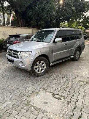 Mitsubishi Pajero V80 3.0 VR-I 2014 Silver