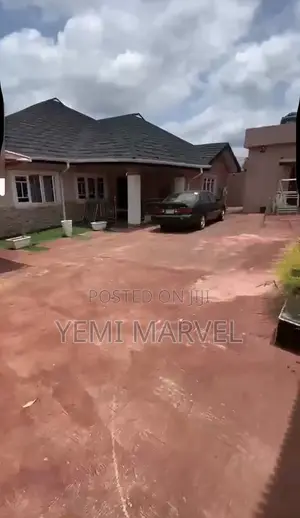 5bdrm Block of Flats in Peluseriki Estate, for sale