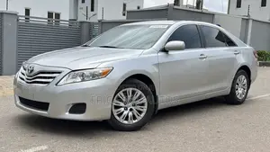 Toyota Camry LE 4dr Sedan (2.5L 4cyl 6A) 2011 Silver
