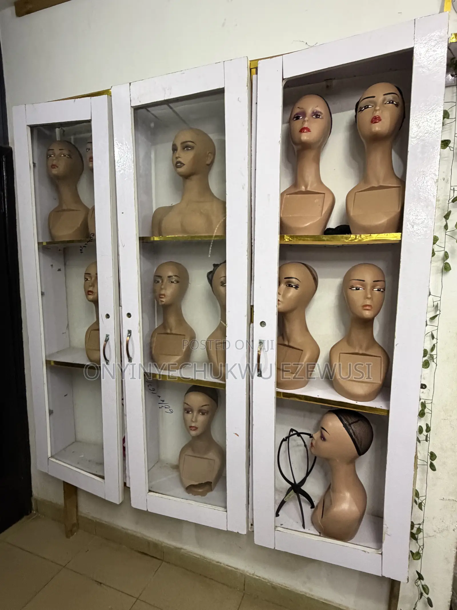 Wig Display Stand With 2 Glass