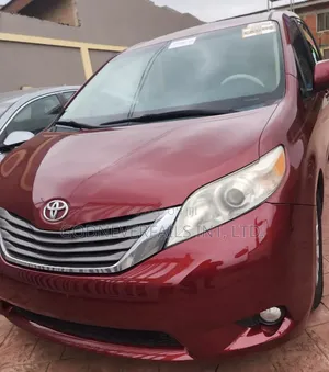 Toyota Sienna 2014 Red