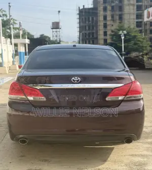 Toyota Avalon Limited Sedan FWD (3.5L 6cyl 6A) 2012