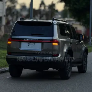 Lexus GX 2025 Gold