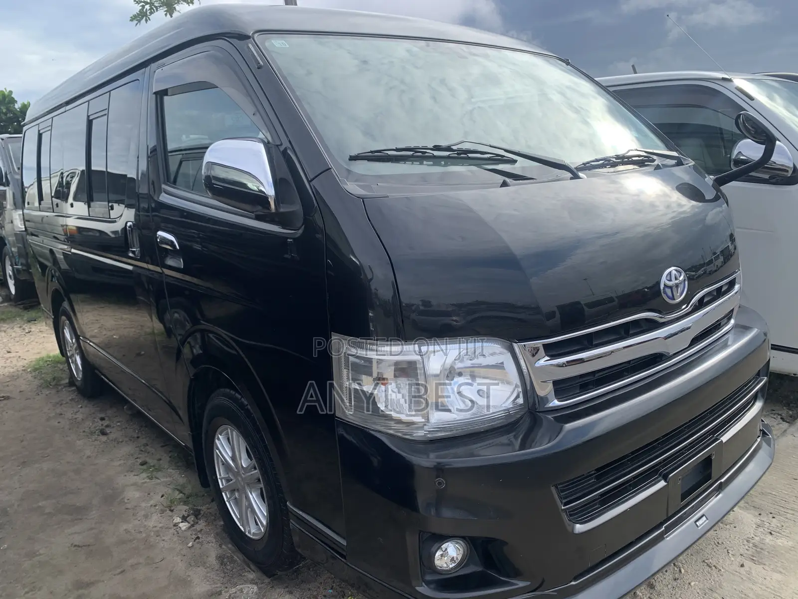 Toyota HiAce 2015 Black