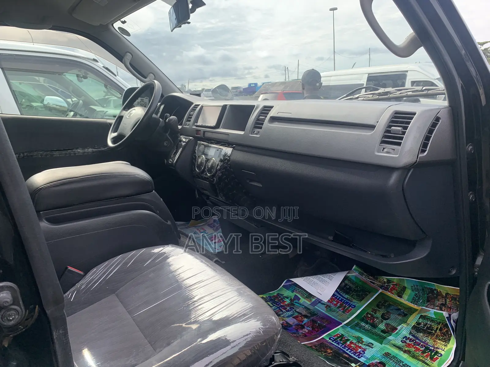 Toyota HiAce 2015 Black
