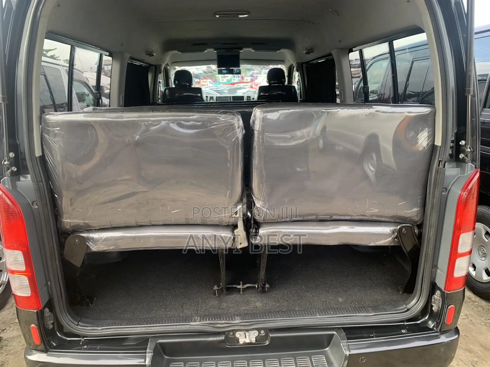 Toyota HiAce 2015 Black