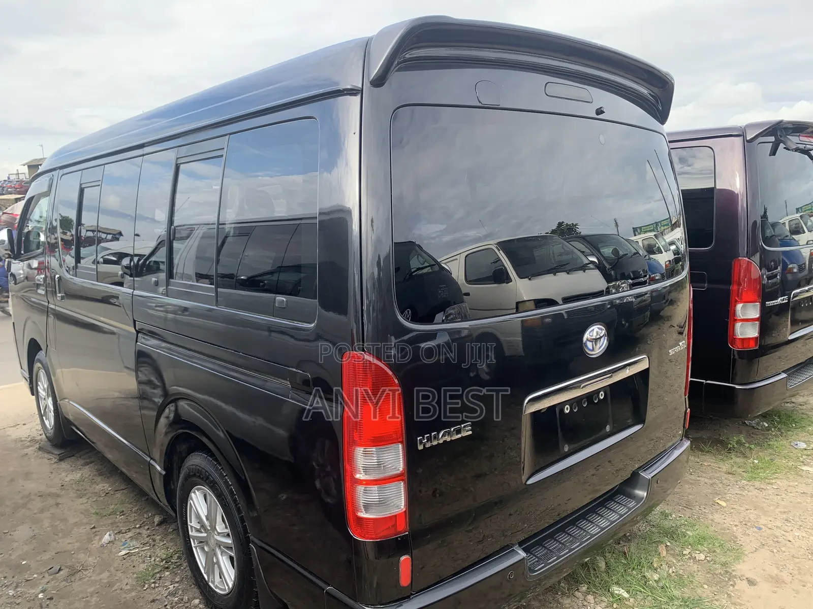 Toyota HiAce 2015 Black