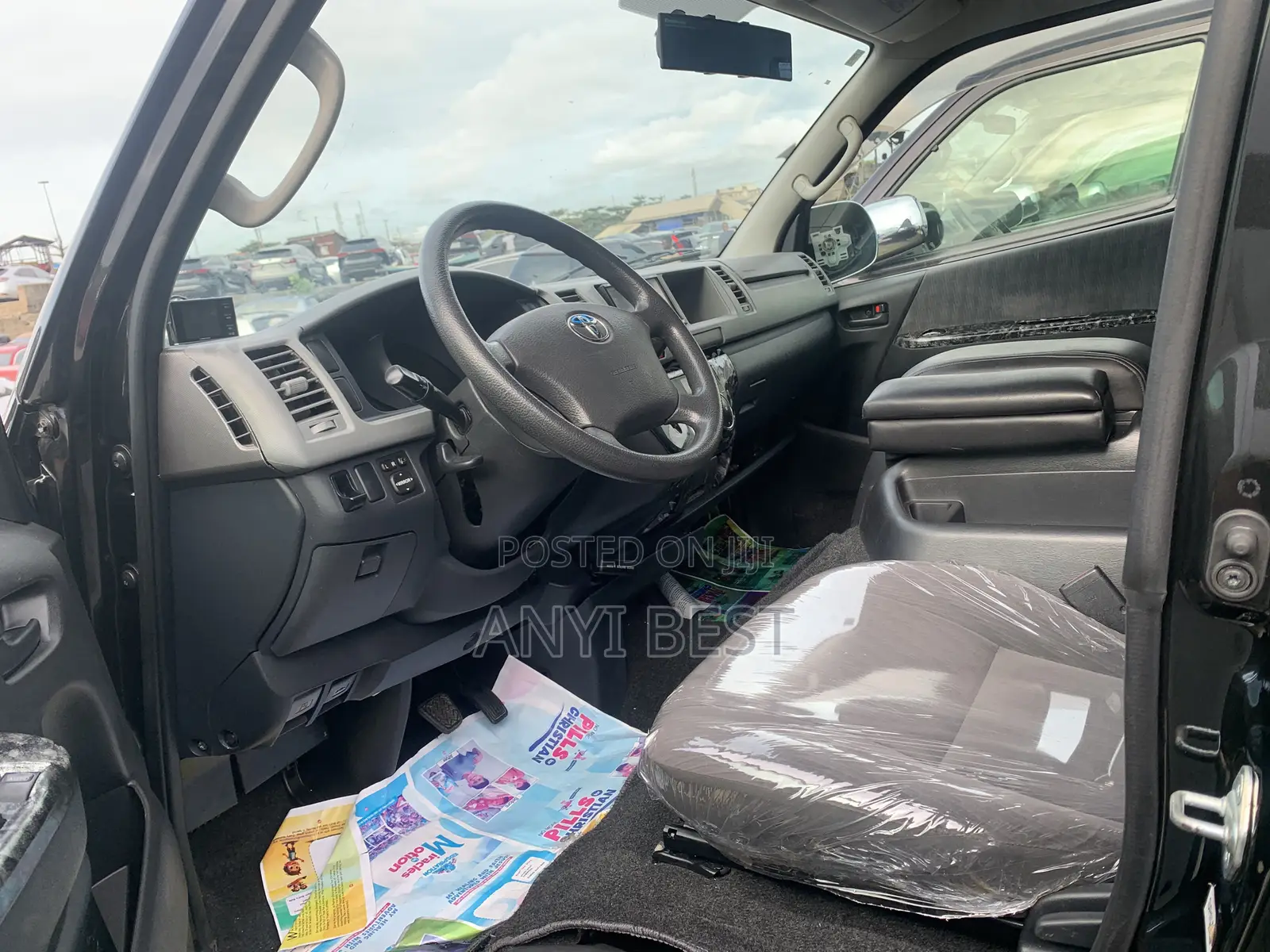 Toyota HiAce 2015 Black