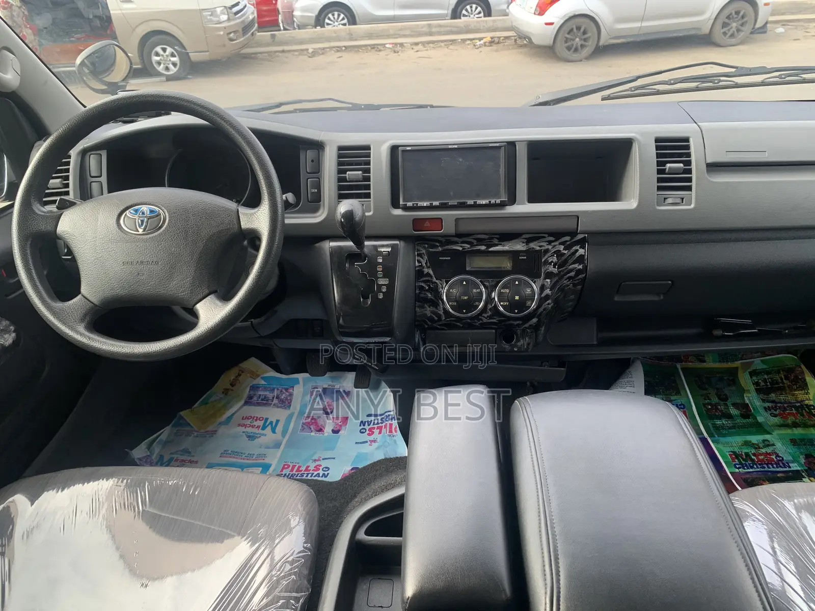Toyota HiAce 2015 Black