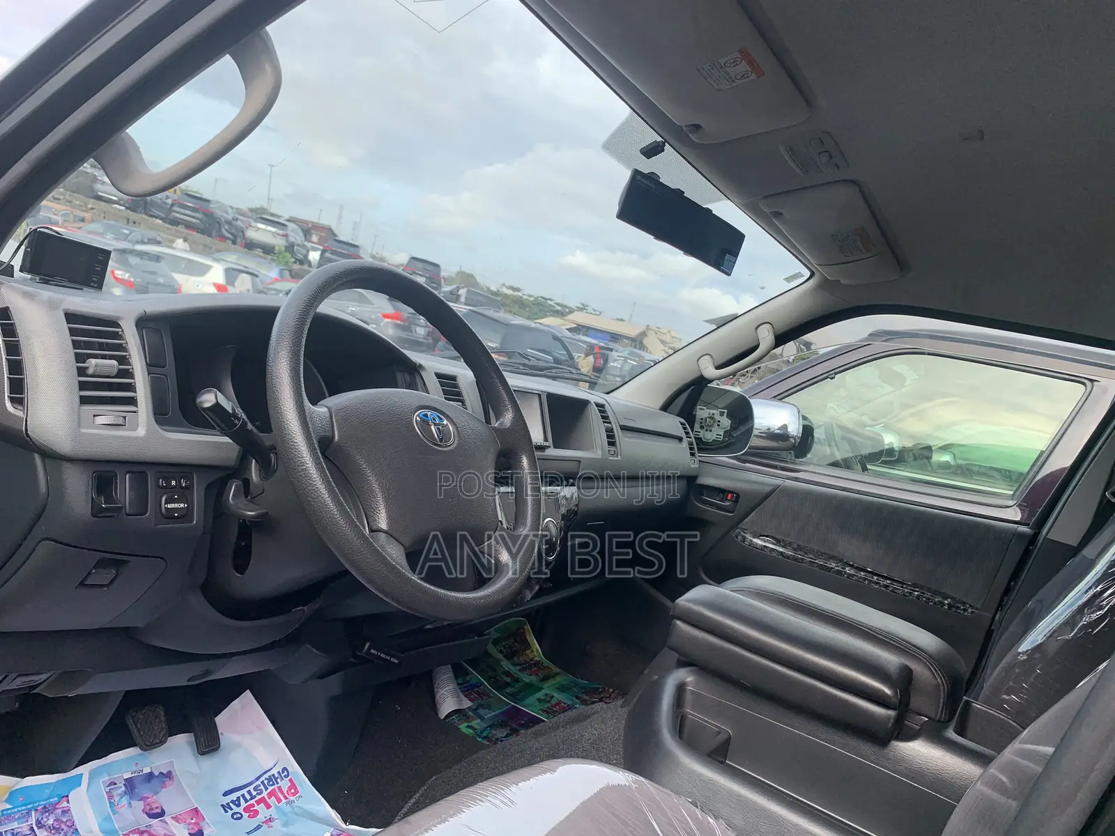 Toyota HiAce 2015 Black