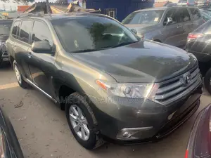 Toyota Highlander Limited 3.5l 4WD 2013 Green