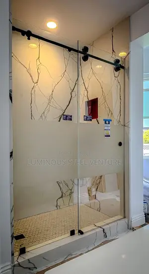 Shower Cubicle Glass Tampering Luxurious Shower With a 10mm Thick CNG