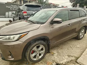Toyota Highlander Limited 2019 Brown
