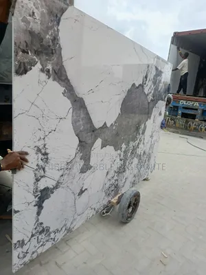 Marble Quartz for Kitchen Cabinets and Countertops and Staircase