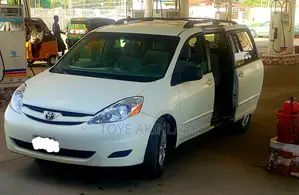 Toyota Sienna Hire Logistics