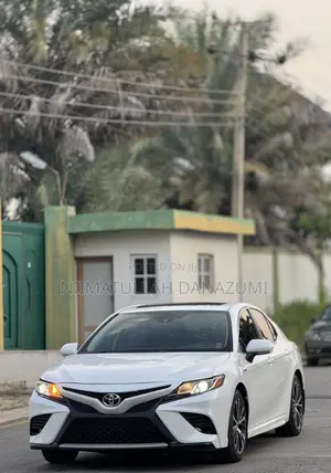 Toyota Camry 2019 White