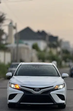 Toyota Camry 2019 White