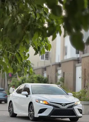 Toyota Camry 2019 White
