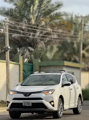 Toyota RAV4 Limited AWD (2.5L 4cyl 6A) 2017 White