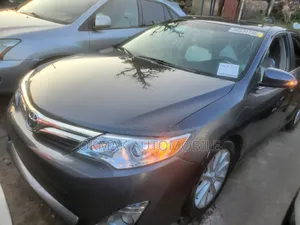 Toyota Camry XLE 4dr Sedan (2.5L 4cyl 6A) 2014 Gray