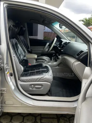 SUV for Rent 7seaters