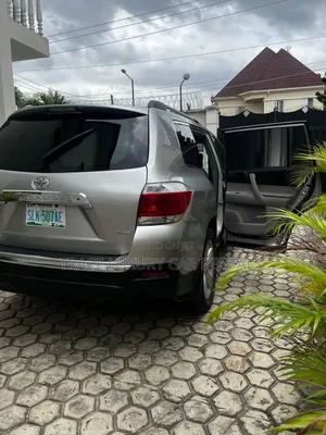 SUV for Rent 7seaters