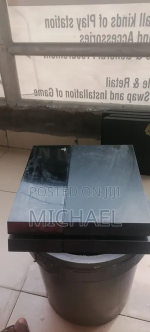 Complete Set of Ps4 Cosoles With Two Pads Hacked and 10 Games Already