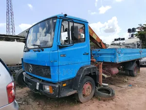 4 Tons Mercedes Benz Hiab Self-Loader - Direct Belgium
