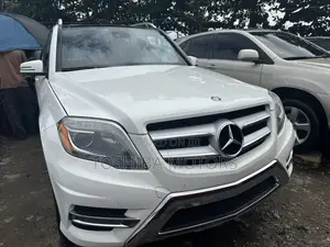 Mercedes-Benz GLK-Class Base GLK 350 4dr AWD 4MATIC (3.5L 6cyl 7A) 2015