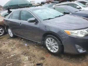 Toyota Camry XLE 4dr Sedan (2.5L 4cyl 6A) 2013 Gray