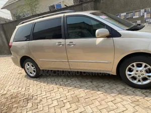 Toyota Sienna 2005 Gold