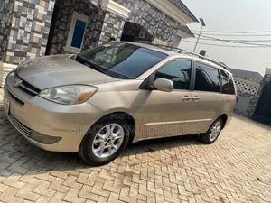 Toyota Sienna 2005 Gold