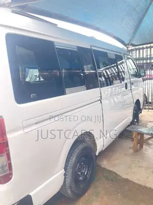 Toyota HiAce 2007 White