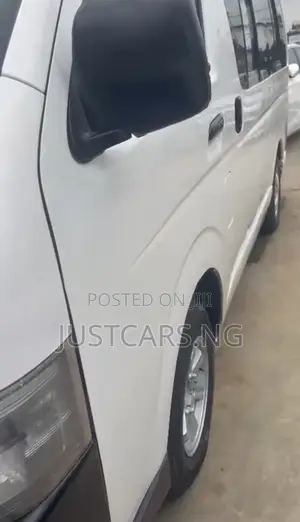 Toyota HiAce 2007 White