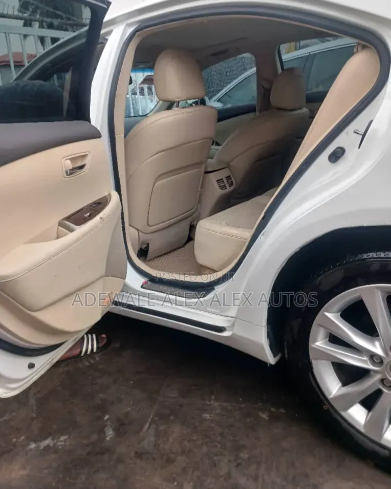 Lexus ES 2012 White