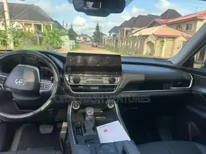 Toyota Grand Highlander XLE AWD 2024 White