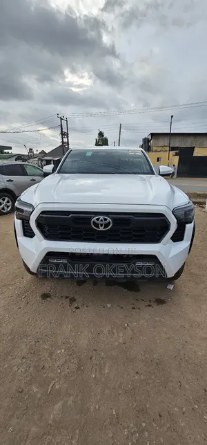 Toyota Tacoma 2024 White