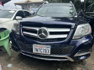Mercedes-Benz GLK-Class Base GLK 350 4dr AWD 4MATIC (3.5L 6cyl 7A) 2015