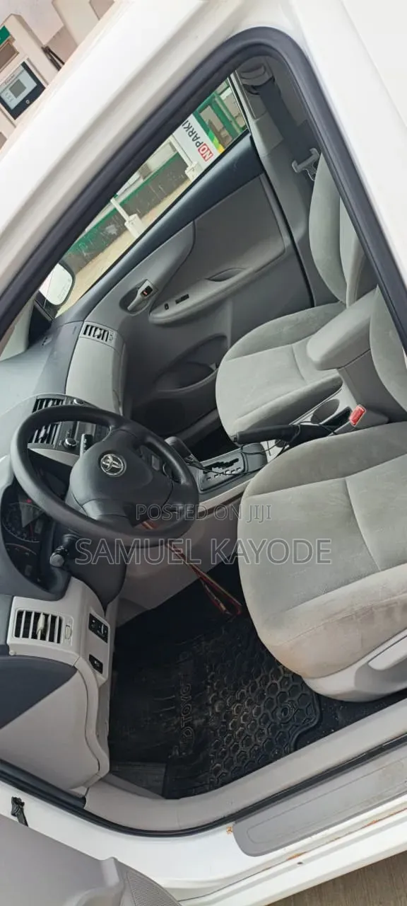 Toyota Corolla 2011 White