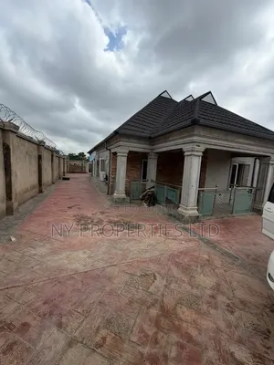 3bdrm Bungalow in Oluwo for sale