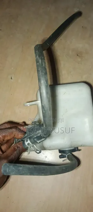 Water Reservoir Tank for Toyota Matrix 2009
