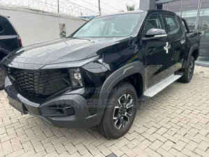 New Toyota Hilux 2025 Black